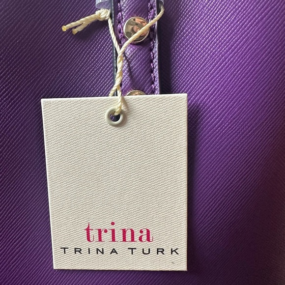NWT Trina Turk - Crossbody TOTE with Zippered Floral Insert - Chic and Vibrant! - Picture 5 of 11